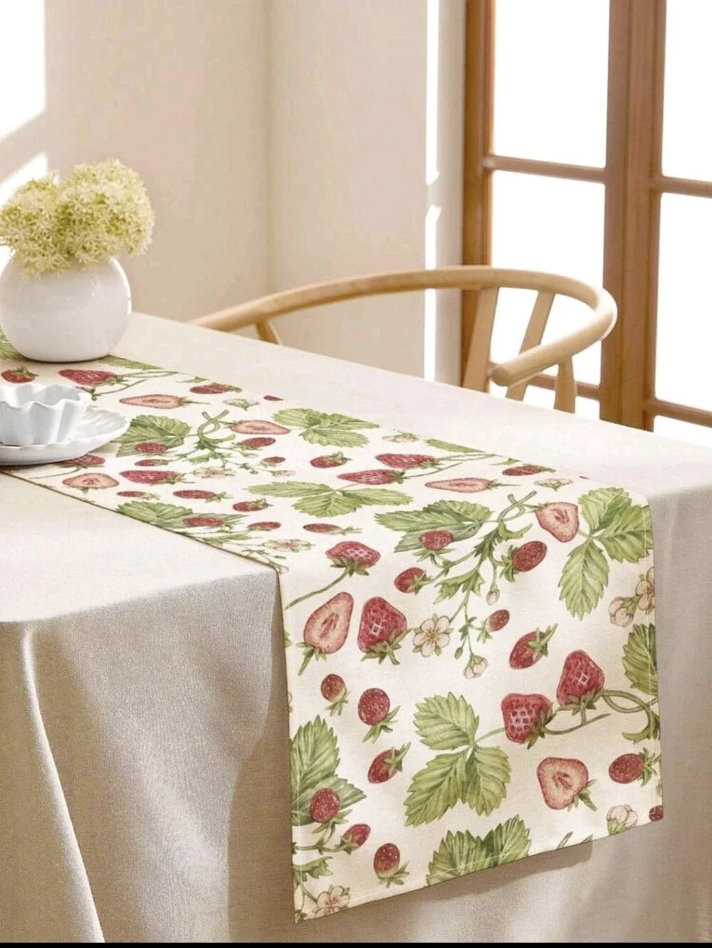 Strawberry 🍓 5 Pc Set: 4 Placemats/ 1 Table Runner NEW